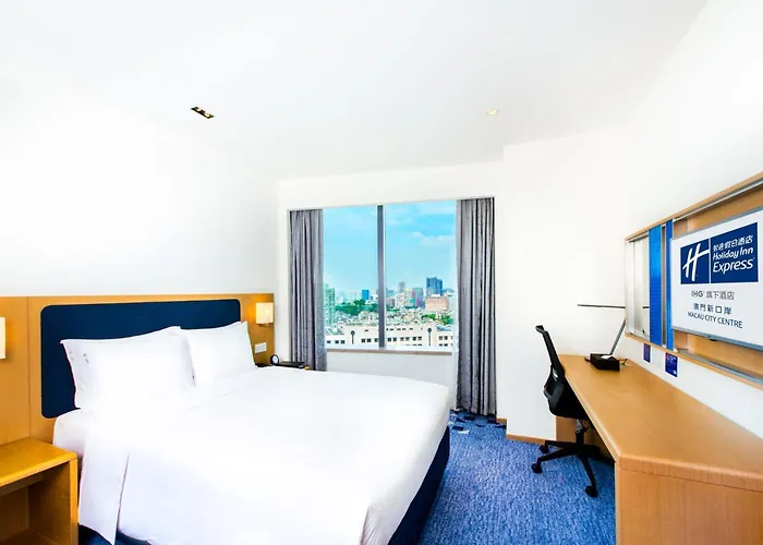 Express Centre By Ihg Hotel 3*