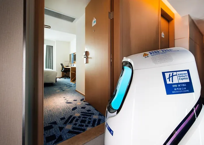 Hotel Express Centre By Ihg 3*