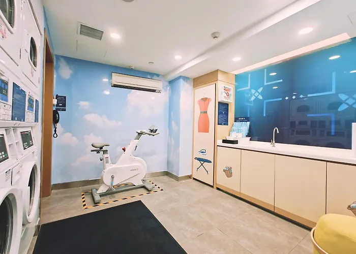 Hotel Express Centre By Ihg 3*