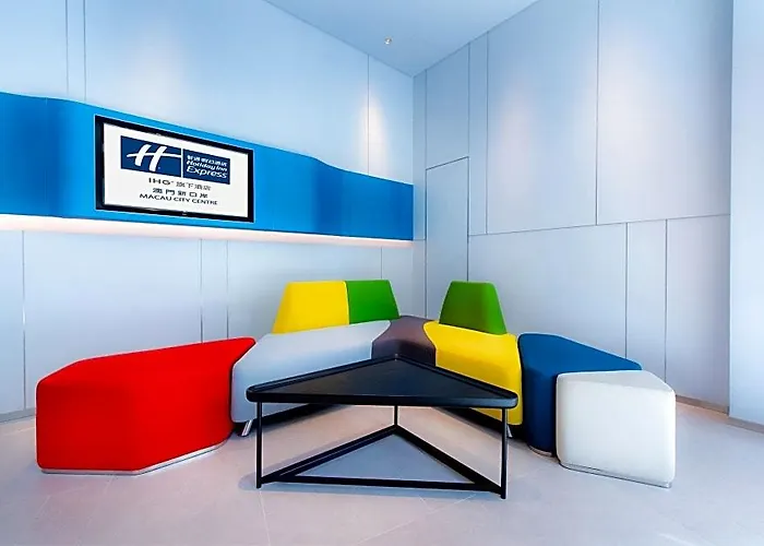 Express Centre By Ihg Hotel 3*