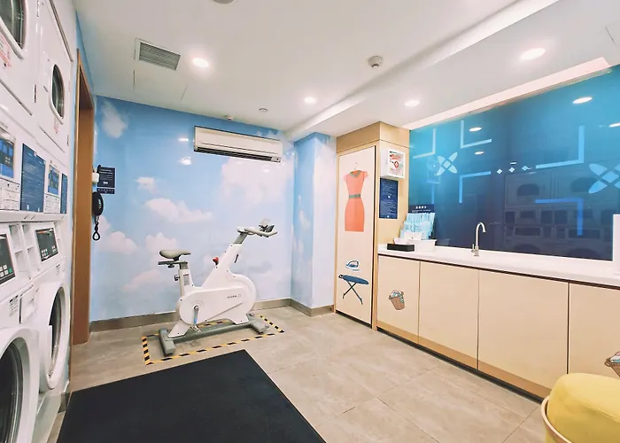 Express Centre By Ihg Hotel 3*