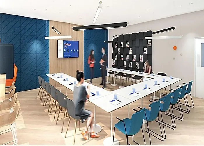 Express Centre By Ihg Hotel 3*